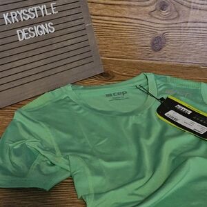 CEP Women’s Performance Wingtech Shirt Size Medium